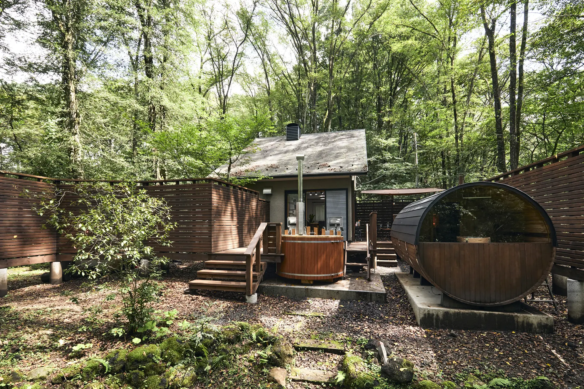 The villa and barrel sauna tucked into the forest (Noël Kitakaruizawa Seiryu #2)